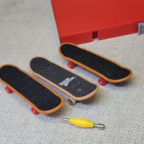 Tech Deck Ultimate Half Pipe Ramp Spin Master Plus Boards - Picture 9 of 10